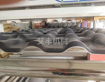 新型合成樹(shù)脂瓦生產(chǎn)線(xiàn)